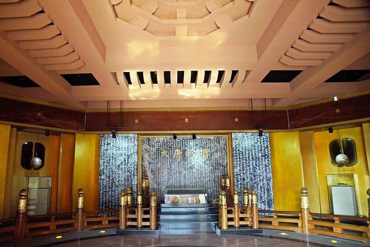 ランチを含む西安からの古典的な漢王朝と唐王朝のプライベートデイツアー