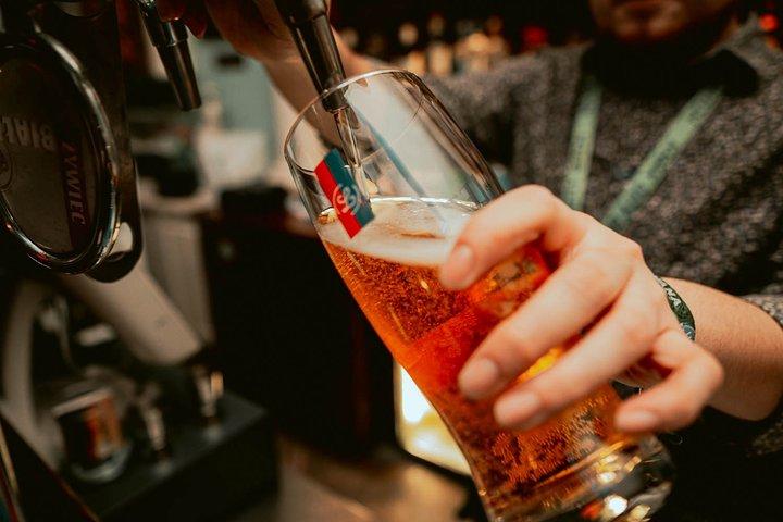 パブクロール + 飲み放題 + VIP エントリー + 飲酒ゲーム & カメラマン