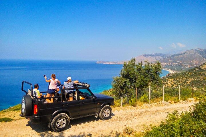 Visite en jeep de Saranda, oeil bleu, château, plage secrète et tout-terrain