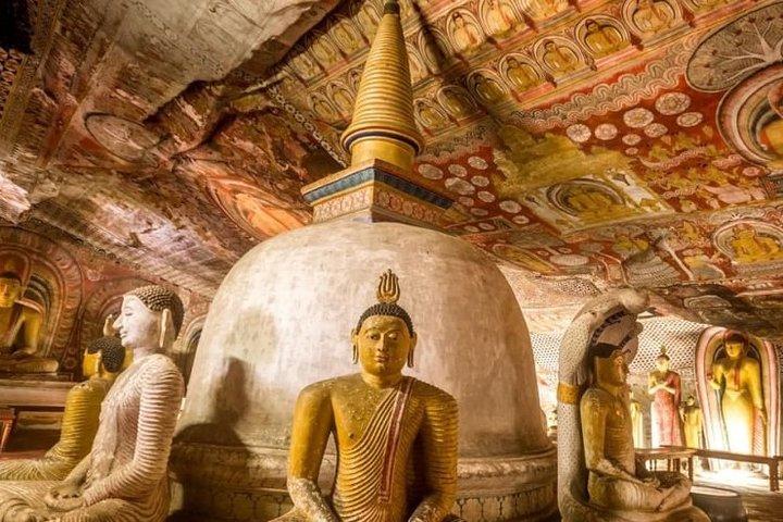 シギリヤ ダンブッラ カルタラ ベントータ ワドゥワ ベルワラからの日帰り旅行