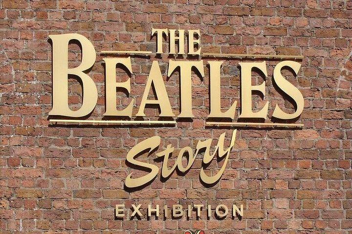 リバプールビートルズレジェンドファブフォーとマンチェスターシティ2日間のプライベートツアー