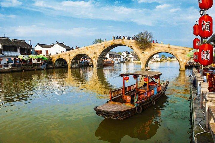 Excursão privada muçulmana de um dia em Xangai para a cidade aquática de Zhujiajiao e cruzeiro pelo rio Huangpu