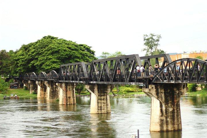 バンコク：クワイ川に架かる橋と泰緬鉄道ツアー