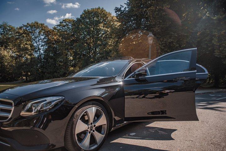 Privé transfer van BRU Airport naar Brugge met luxe limousine 3 pax