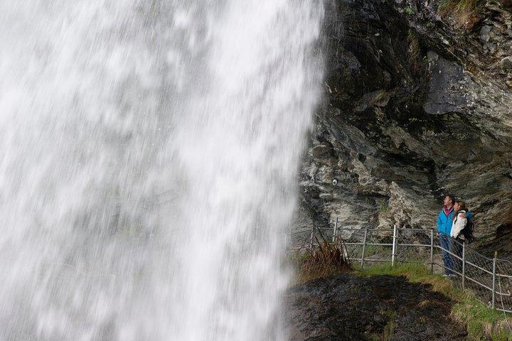 Private Bergen Hardangerfjord Full-Day, incl Cruise & Waterfalls