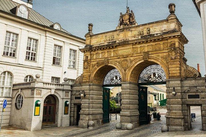 ピルスナーウルケル醸造所プライベート日帰り旅行、ピルゼン市とコニェプルシ洞窟