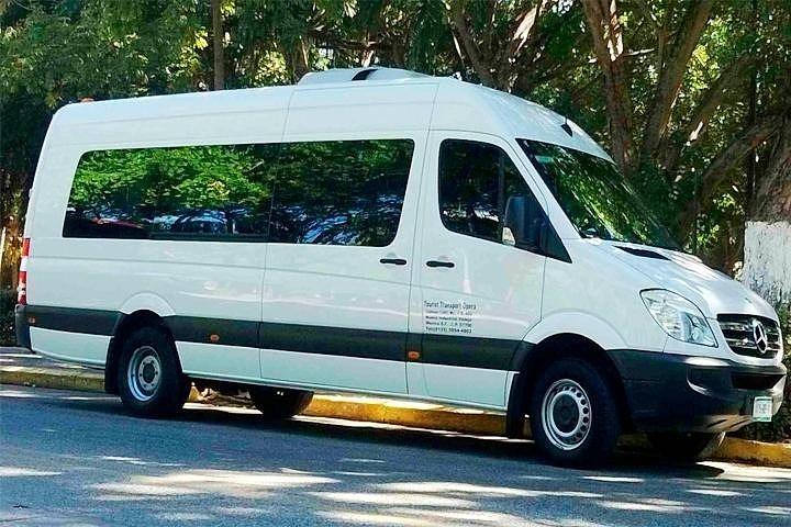 Traslado del aeropuerto al hotel con excursiones en la isla de Santa Cruz