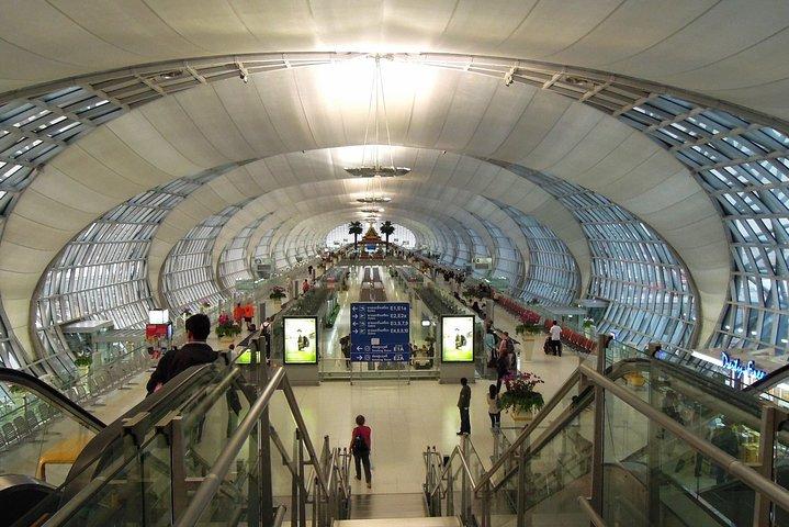 Inmigración guiada por vía rápida desde aeronaves hasta llegadas – Bangkok