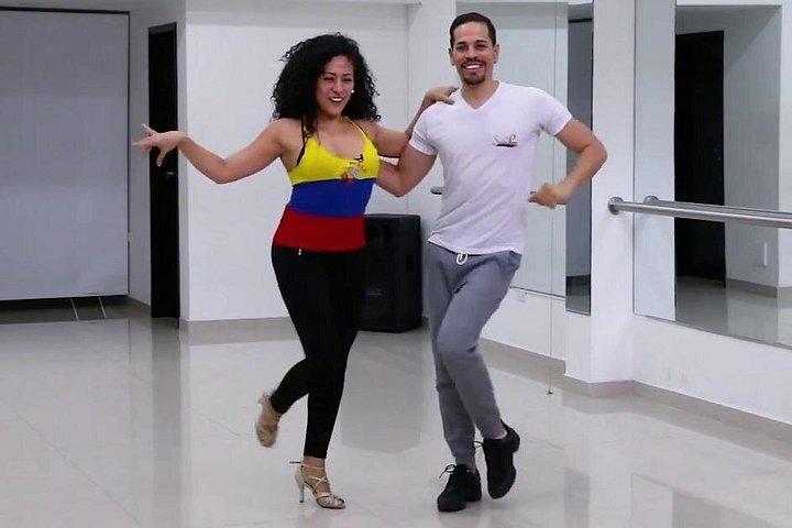 Experience Salsa Dance Class in Cali