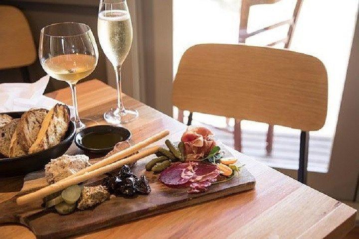 モーニントン半島の豪華ランチ、ワインテイスティング、ポイント レオ アート ウォーク
