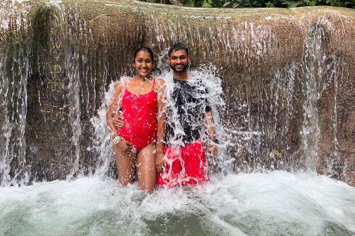 Dunns River Wasserfälle + Blue-Hole-Wasserfall-Tour ab Ocho Rios