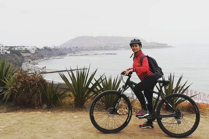 ミラフローレス、バランコ、モロ・ソーラーを自転車で巡る