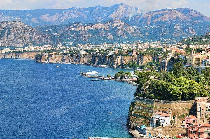 Salerno Shore Excursion: Privat dagstur til Sorrento, Positano og Amalfi