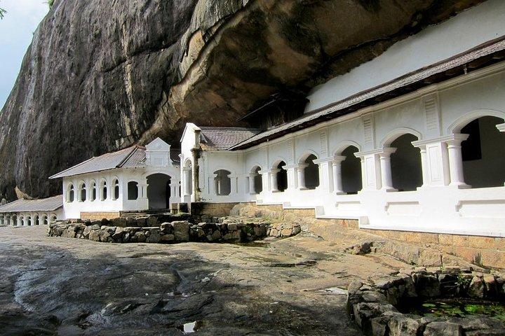 シギリヤ ダンブッラ カルタラ ベントータ ワドゥワ ベルワラからの日帰り旅行