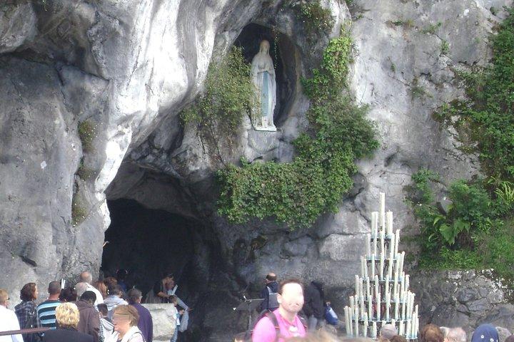 Our Lady of Lourdes, guided tour, on foot, of the sanctuary.