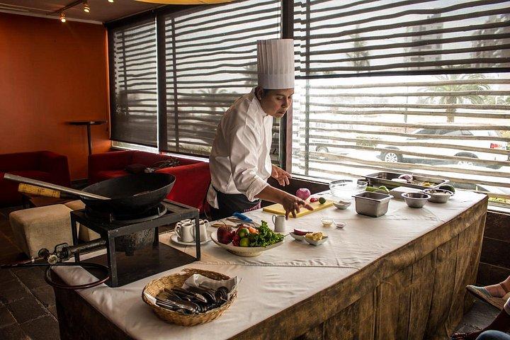 リマのプライベート カリナリー ツアー : ローカル マーケット、クッキング デモ、ラルコ博物館、ランチ