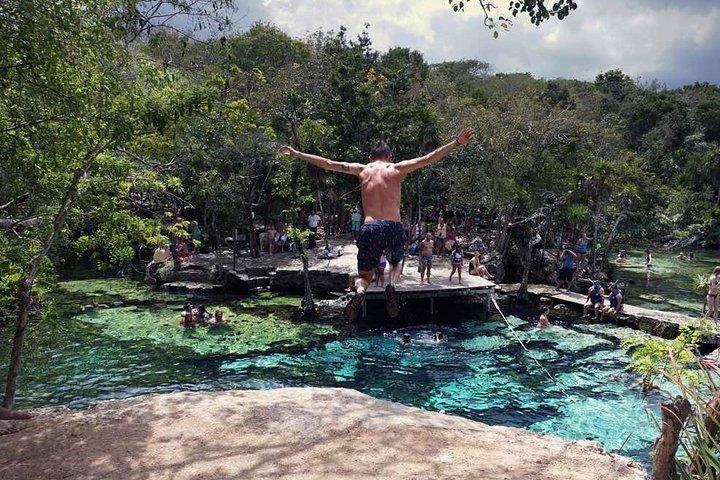 BACALAR、ビーチクラブ、カヤック、素晴らしいセノーテへの 1 日ツアー
