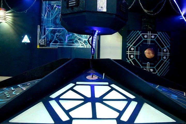 Private Group Puzzle-Solving Adventure Game: Spaceship