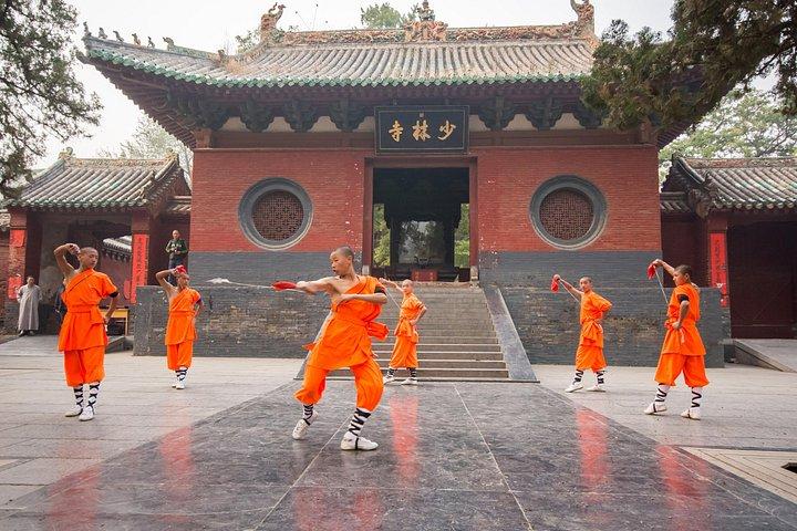 新幹線で西安から少林寺と宋山をハイキングする2日間のプライベートツアー