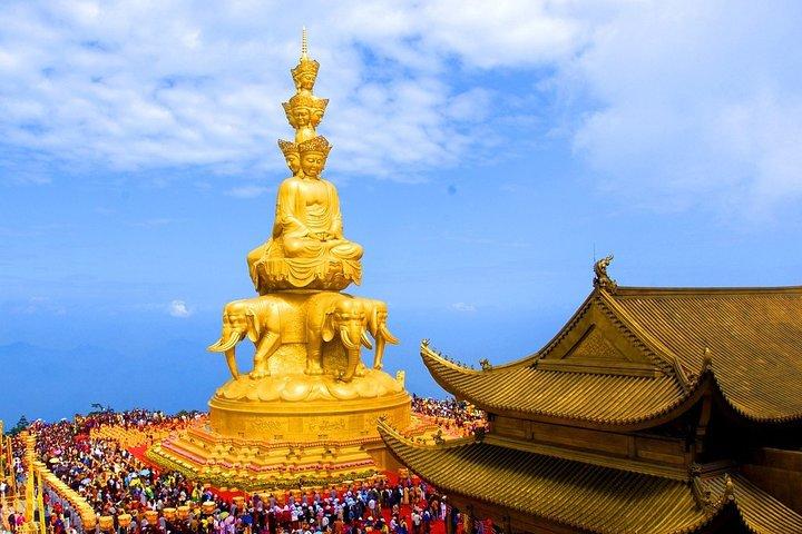 宿坊での宿泊つき楽山大仏と峨眉山2日間プライベートツアー