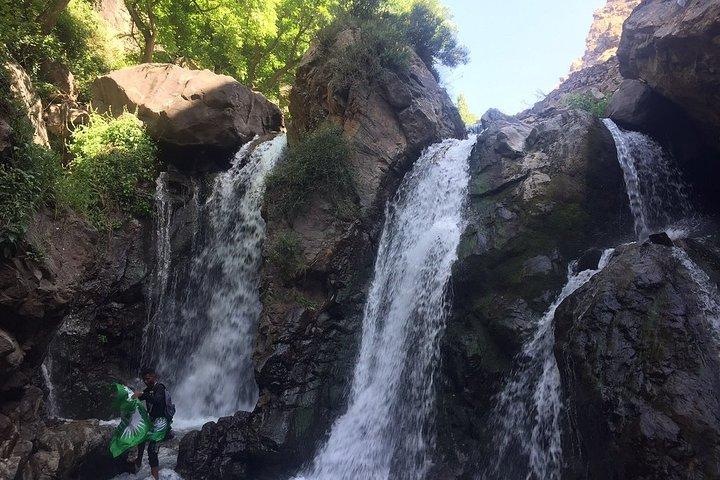 マラケシュ: アトラス山脈と三谷日帰りツアー