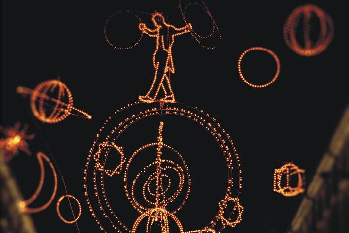 Stadtrundfahrt durch Luci d'Artista