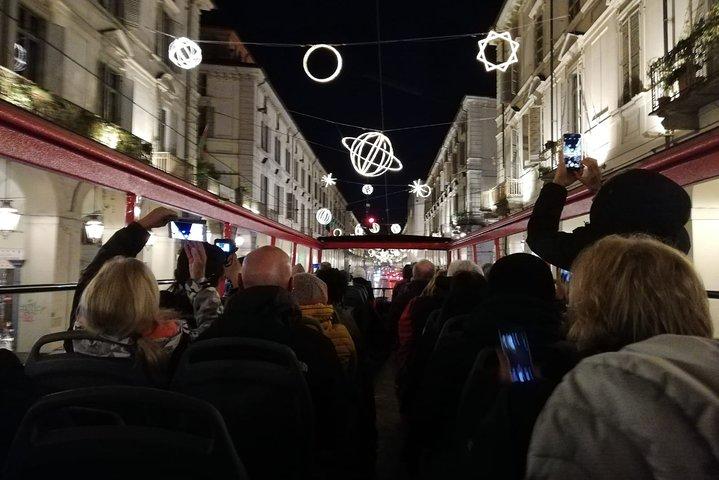 Stadtrundfahrt durch Luci d'Artista