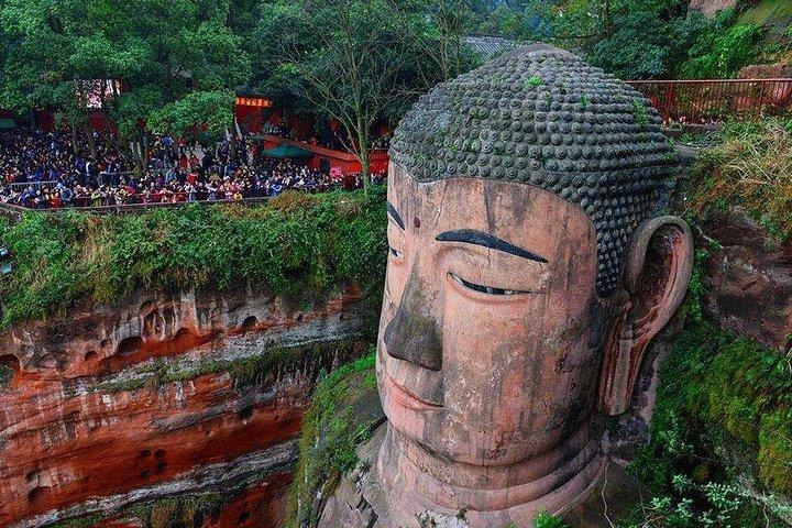 成都から楽山大仏へのプライベートデイツアー
