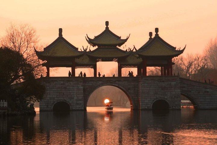 Excursão privada de meio dia ao pôr do sol em Yangzhou com passeio de barco
