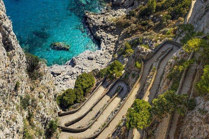 Viagem de um dia à Capri com almoço saindo de Nápoles