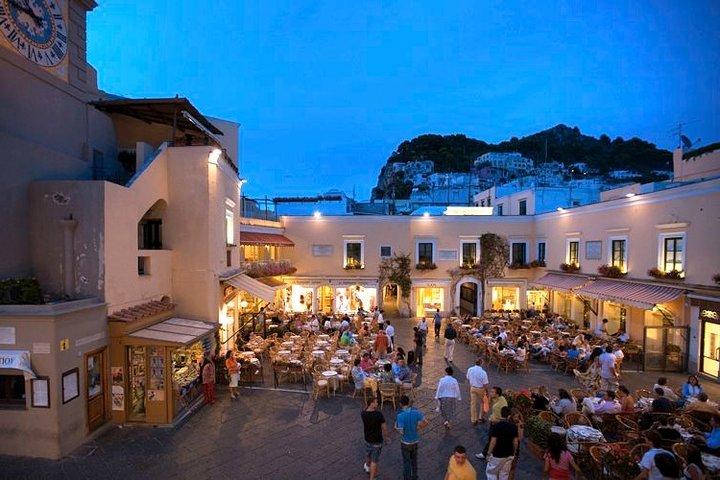 Viagem de um dia à Capri com almoço saindo de Nápoles
