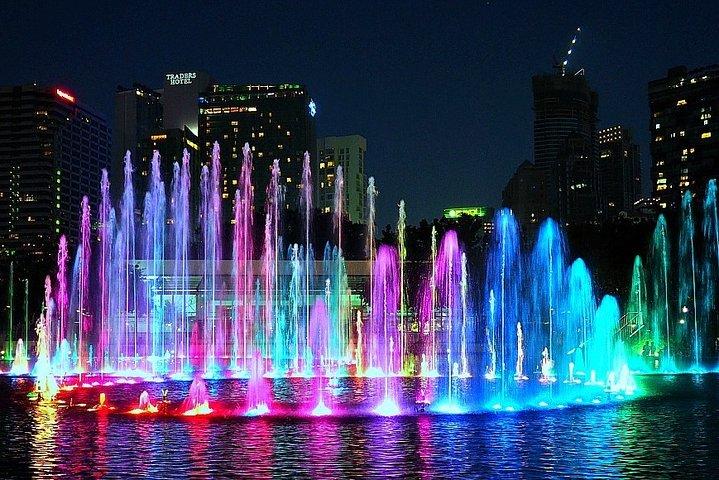 シンフォニー噴水ショーと KL タワー チケット付き KL イブニング ツアー SIC