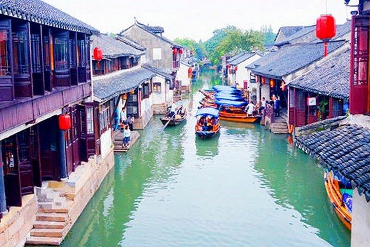 Traslado privado de Wuxi a Suzhou con parada en Zhouzhuang Water Town