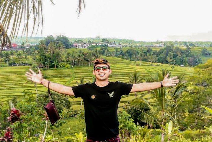 Bali : 英語を話すドライバー付き専用車チャーター