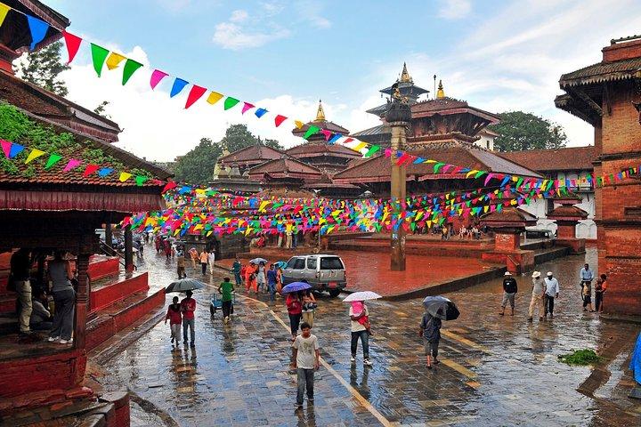 Entdecken Sie den ganzen Tag Kathmandu, Patan und Bhaktapur mit dem Privatwagen