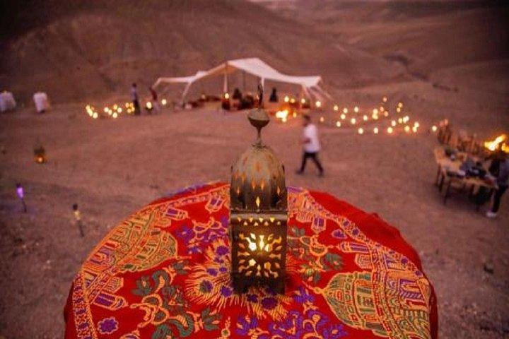 Marrakech: Dinner In Agafay Desert with Camel Ride and Fire show