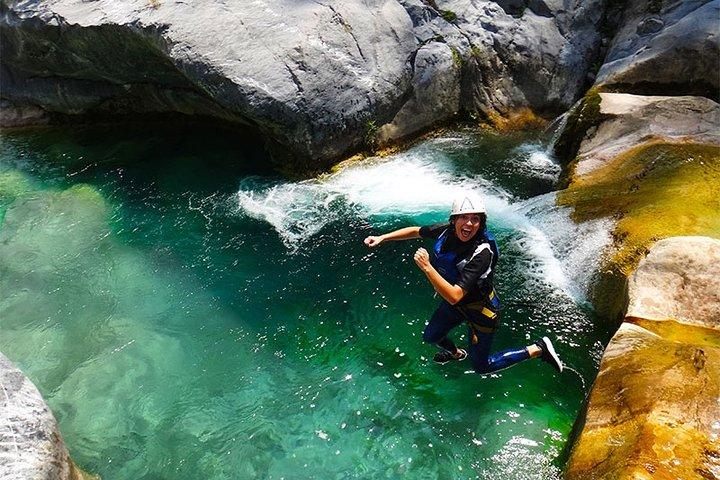 Matacanes: Canyoning + vandreture + vandspring + Rappel + huler