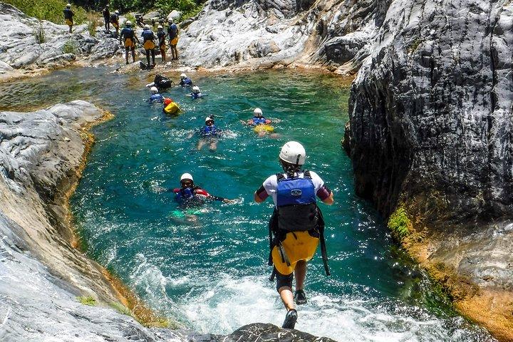 Matacanes: Canyoning + vandreture + vandspring + Rappel + huler