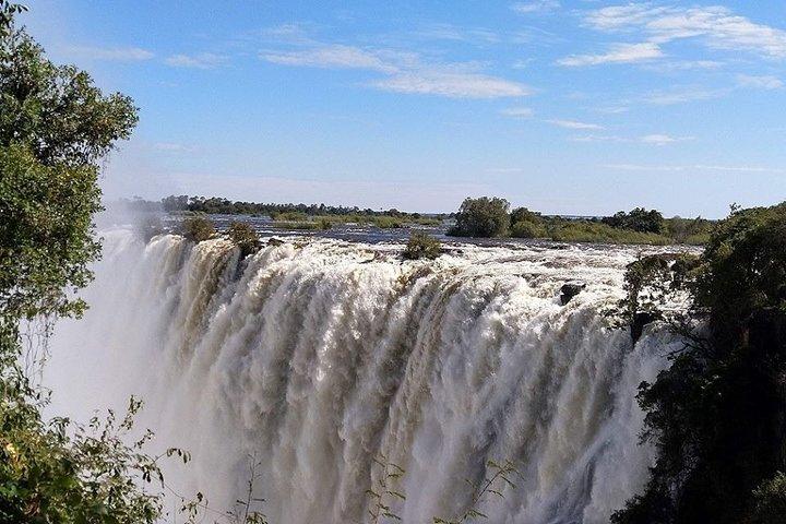 Victoria Falls Guided Tour | Explore the Smoke That Thunders