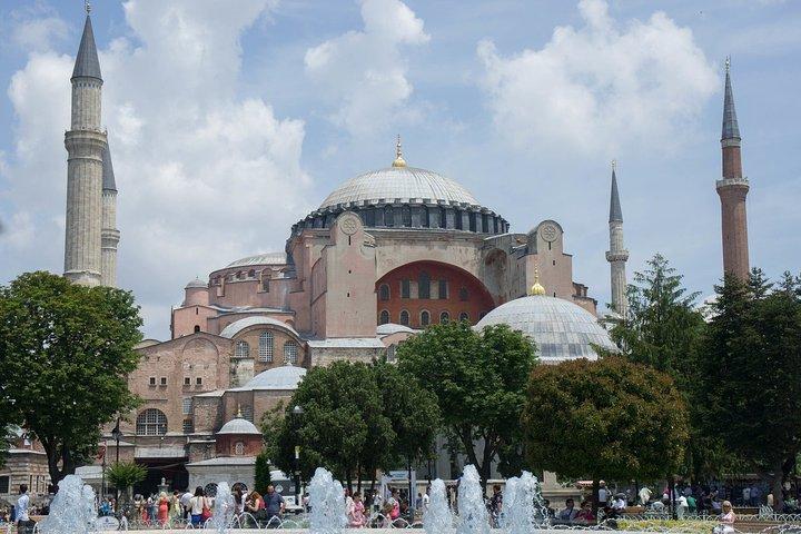 Explore Istanbul’s most magnificent sites of a full-day Private Tour