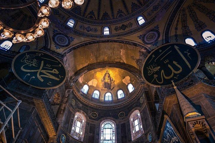 Explore Istanbul’s most magnificent sites of a full-day Private Tour