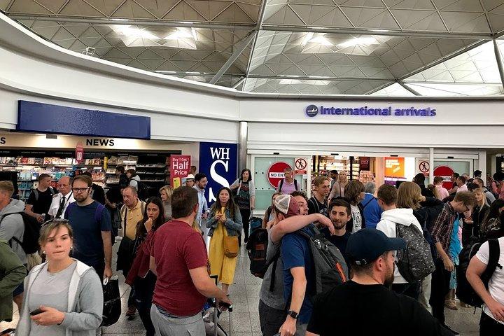 ロンドンへ/からのロンドンスタンステッド空港プライベートトランスファー（郵便番号E1からE14）