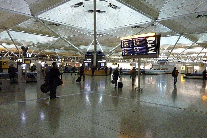 ロンドンへ/からのロンドンスタンステッド空港プライベートトランスファー（郵便番号E1からE14）