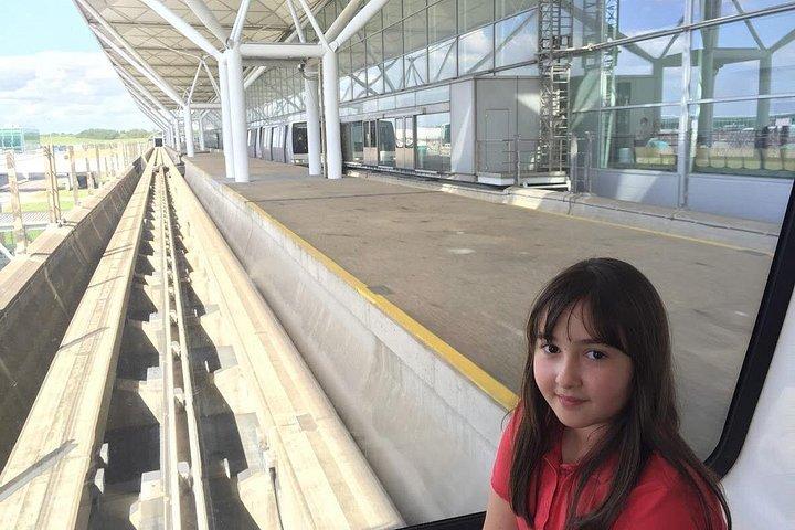 ロンドンへ/からのロンドンスタンステッド空港プライベートトランスファー（郵便番号E1からE14）