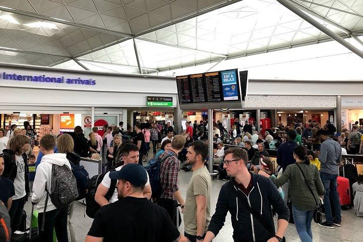 ロンドンガトウィック空港間のプライベートトランスファー-ロンドンスタンステッド空港