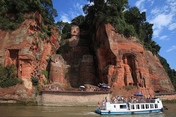 成都ジャイアントパンダ基地と楽山大仏へのプライベート日帰り旅行
