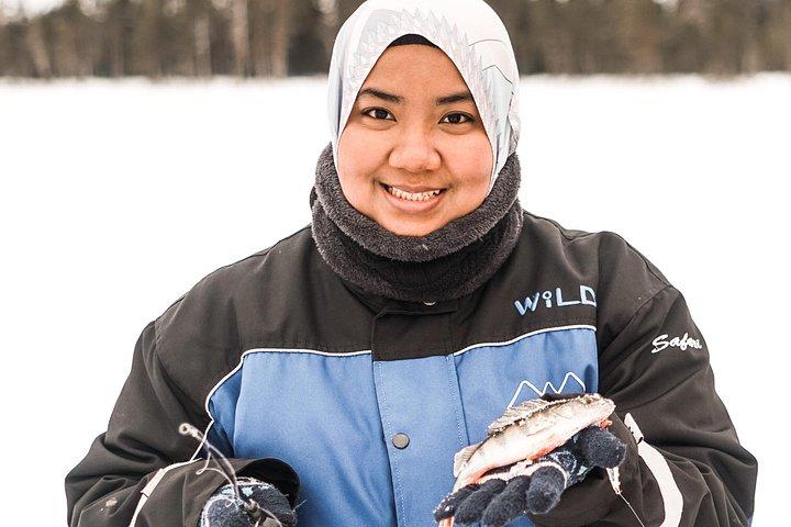 Passeio com raquetes de neve e pesca no gelo
