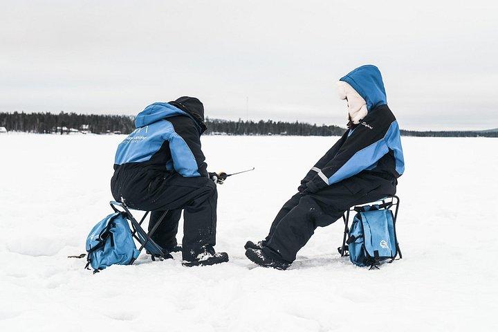 Passeio com raquetes de neve e pesca no gelo