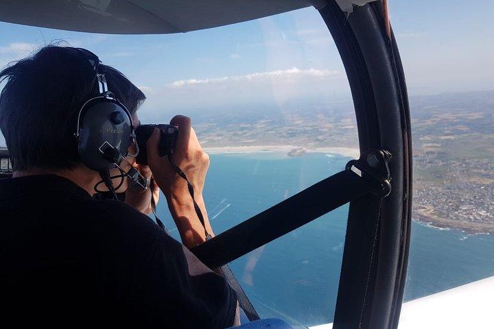 Flyv over Normandiets hellige kystlinje i et privat fly