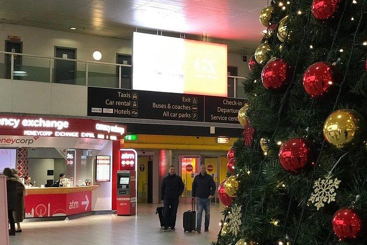 ロンドンティルベリークルーズポートとロンドンガトウィック空港への/からのプライベートトランスファー
